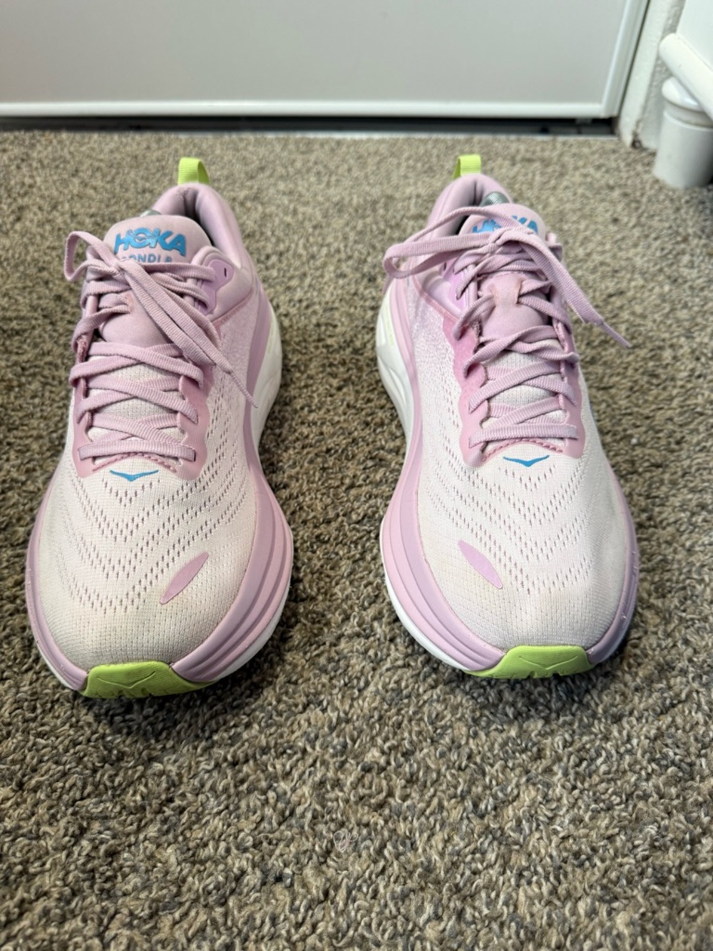 Hoka one one bondi 8 Women's Pink Running Shoe with Blue Logo - Picture 3 of 7
